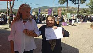 Seksenli yaşları geçtiler okuma yazma öğrenmekten vazgeçmediler 