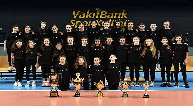 Tüm yaş gruplarında tek şampiyon VakıfBank  