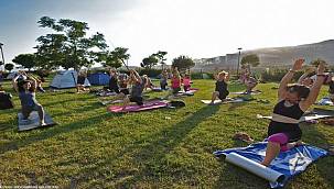 Yoga festivali Bornova Macera Parkı'nda başladı 