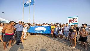 Dikili plajlarına 2 Mavi Bayrak daha eklendi 