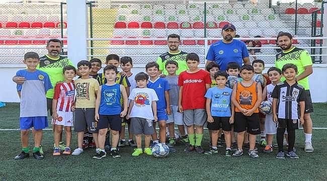 Futbolun genç yetenekleri Buca'da keşfediliyor 