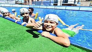 İzmirli minikler portatif havuzlara kavuştu 