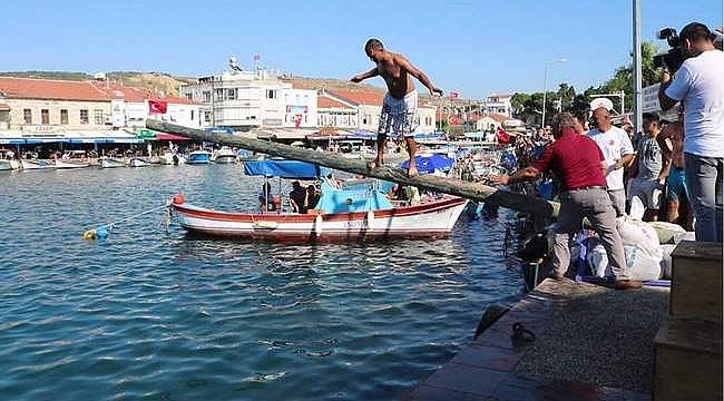 Kabotaj Bayramı Kutlamalarına Yağlı Direkle Final 