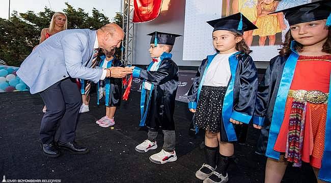 Miniklerin ilk mezuniyet heyecanına Başkan Soyer de ortak oldu 