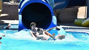 Yaz sıcaklarında eğlencenin merkezi Oasis Aquapark 