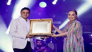 Aliağa'da Ebru Gündeş Rüzgarı 