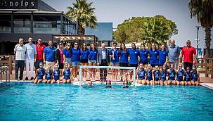 Başkan Soyer şampiyon sutopu takımını kutladı 