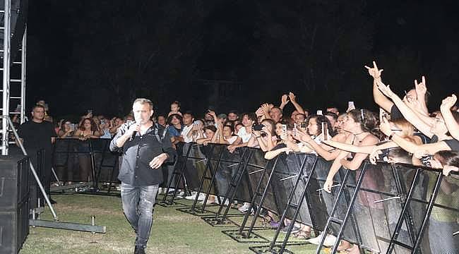 Haluk Levent, Foça'da gönülleri fethetti  