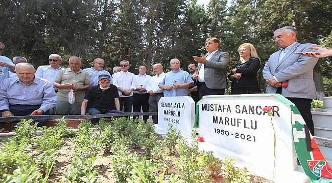 İzmir Baba'ya Mezarı Başında Anma  