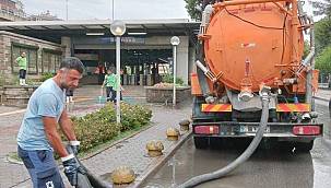 İZSU ekipleri yoğun yağış alan bölgelere anında müdahale ediyor 