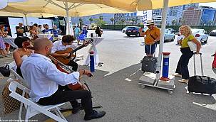 Midillili turistler hafta sonu için İzmir'i seçti 