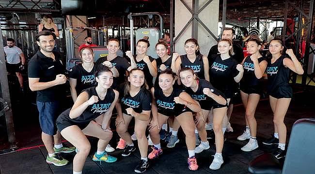 Mistral Carrera'dan Altay kadın voleybol takımına destek 