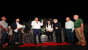 Sığacık Müjdat Gezen'i ayakta alkışladı 