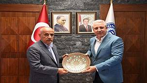 Tarım ve Orman Bakanı Prof. Dr. Vahit Kirişçi, Ege Üniversitesini ziyaret etti 