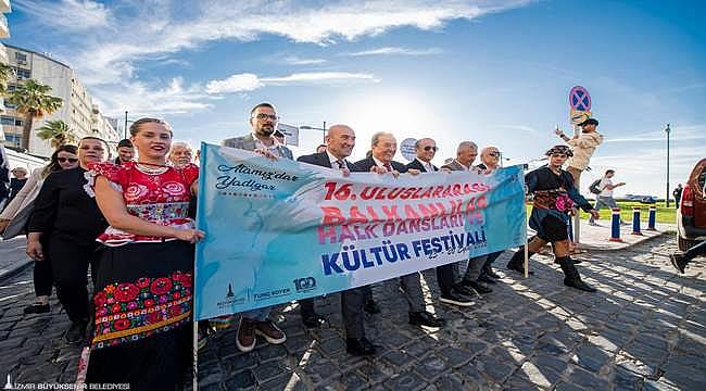 16. Balkanlılar Halk Dansları ve Kültür Festivali renkli görüntülerle başladı 