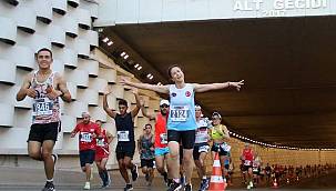 3 bin atlet İzmir'in 100. yılı için koştu 