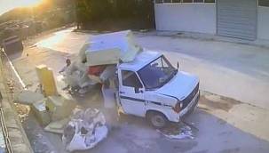 Başkan Tugay'ın çöp isyanı: İnsanın içi acıyor! 