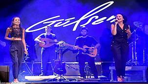 Binlerce İzmirli Gülşen'in şarkılarını söyledi 