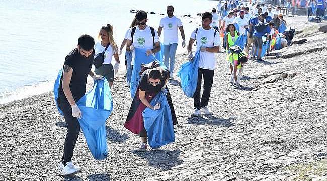 Çevre gönüllüleri İnciraltı Kent Ormanı'nda temizlik yaptı 