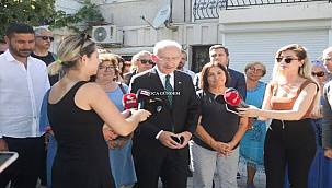 CHP Genel Başkanı Kemal Kılıçdaroğlu, Foça'da Kuddusi Okkır'ın eşini ziyaret etti