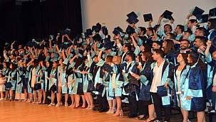 Egeli Genç Diş Hekimlerinin Mezuniyet Heyecanı 