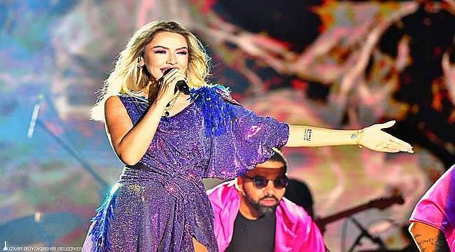 İEF'de ilk gün sahne Hadise'nin 