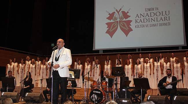 İzmir'in Ezgileri konseri büyüledi 