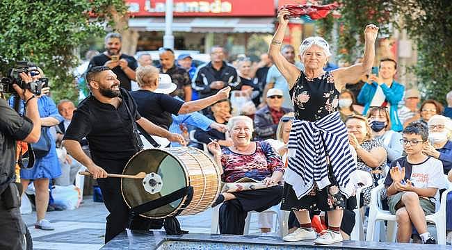 Konak parkları, Roman Müzisyenlerle coştu 