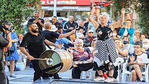 Konak parkları, Roman Müzisyenlerle coştu 