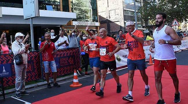 Kurtuluşun 100. yılında İzmir Maratonu'na rekor başvuru 