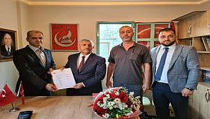 MHP Foça'da yeni Başkan Mert Yöneyer 