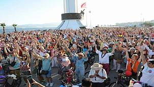  Süslü Kadınlar Karşıyaka'da Pedalladı 
