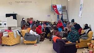 Yunanlıların motorunu çıkardıkları bot ile denize bıraktığı 52 düzensiz göçmen kurtarıldı