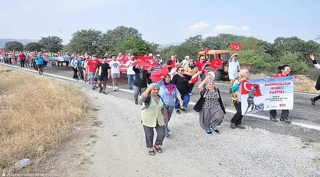 Zafer Yolu kafilesi Takmak'ta 