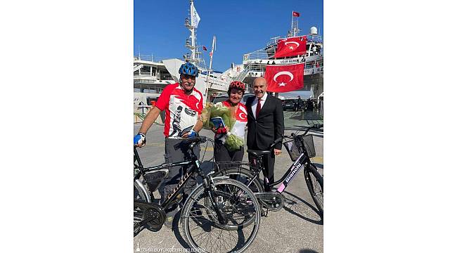 Başkan Soyer'den 350 bininci bisikletli yolcuya sürpriz 