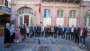 Başkan Soyer, Kent Konseyi'nin yeni başkanı Nilay Kökkılınç ve yönetim kurulunu ağırladı 