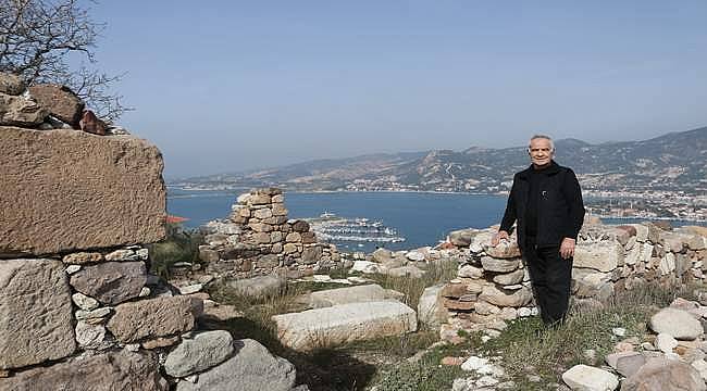 Duayen turizmciden öğrencilere yaşanmış Foça efsaneleri 