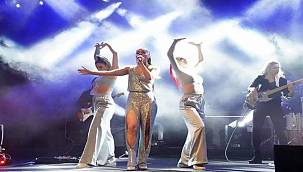 Egeli gençler  "Atiye" konseriyle doyasıya eğlendi 