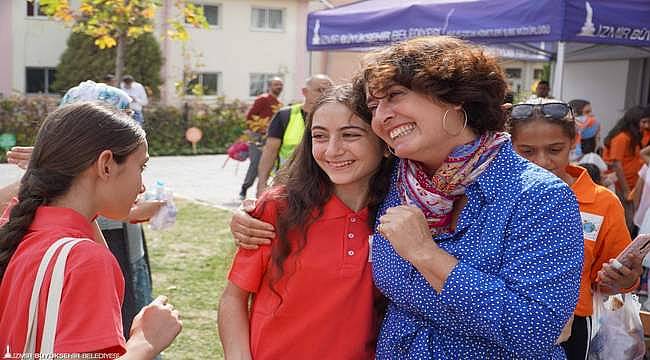 Kadın Dostu Kent İzmir'de kız çocuklarına coşkulu kutlama 