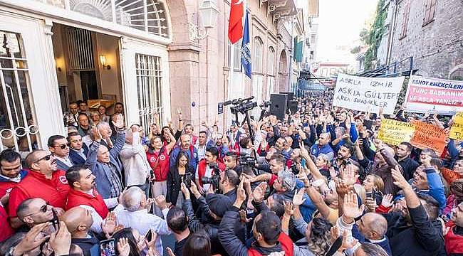 Tunç Soyer'e destek mitingi: "Asla yalnız yürümeyeceksin" 