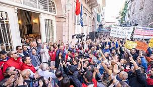 Tunç Soyer'e destek mitingi: "Asla yalnız yürümeyeceksin" 