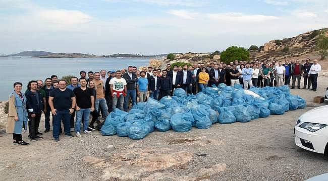 Vestel Kıvılcımları Foça'da çevre temizliği yaptı 