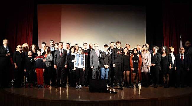 Foça'da 24 Kasım Öğretmenler Günü kutlaması 