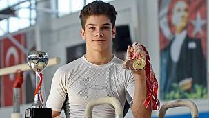 İzmir'in genç yeteneği zirveden inmiyor!