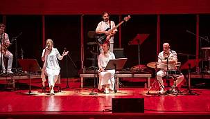 Yaşar Kemal sempozyumu Kardeş Türküler konseriyle sona erdi 