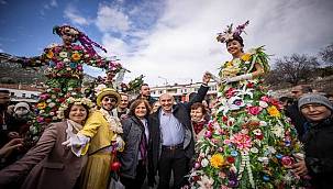 Başkan Soyer 5. Karaburun Nergis Festivali'nde konuştu: "Baharın da siyasetin de yalancısına inanmayın" 