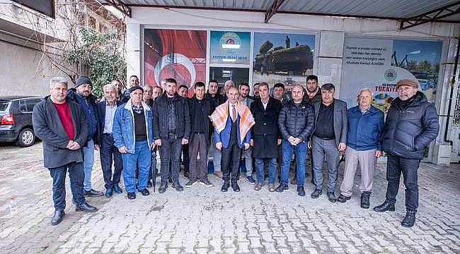 Başkan Soyer Bayındır'da çiftçilerle buluştu: "Köylüyü yeniden milletin efendisi yapana kadar mücadele edeceğiz"