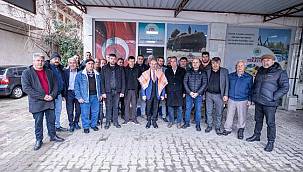 Başkan Soyer Bayındır'da çiftçilerle buluştu: "Köylüyü yeniden milletin efendisi yapana kadar mücadele edeceğiz"