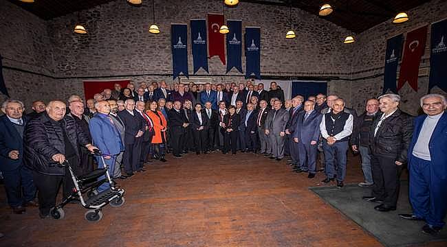 Başkan Soyer İzmir'in eski başkanlarına "Onur Kartı" verdi 