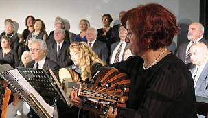 FOÇA'DA AVNİ ANIL ŞARKILARI 